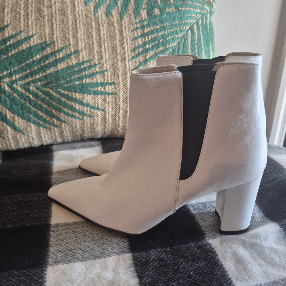 Amalfi White Ankle Boots - Picture 4 of 6